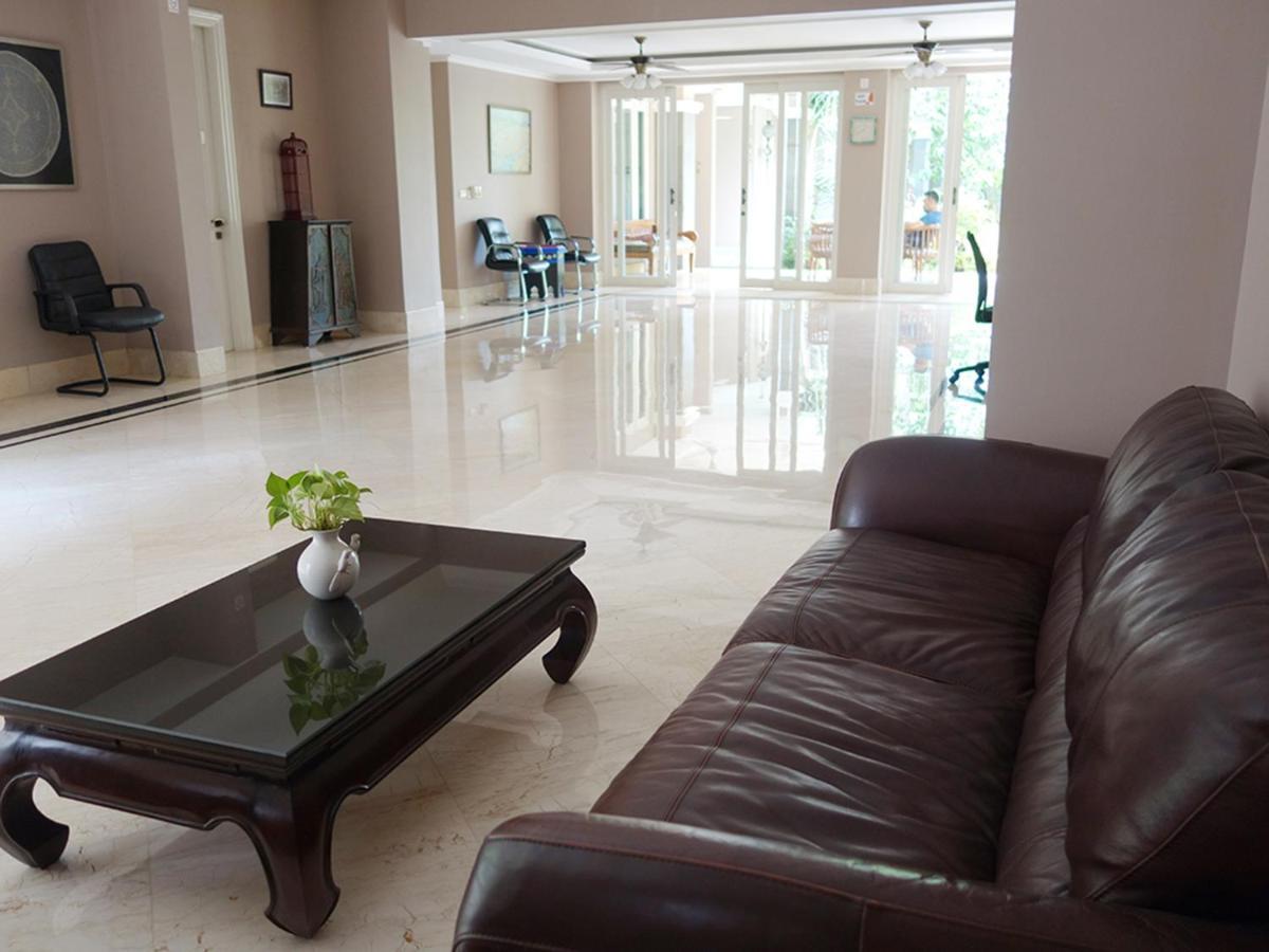 Saffron Suites Syariah Jakarta Exterior photo