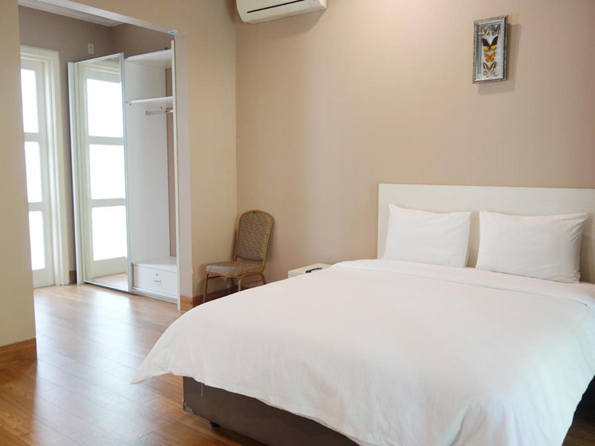 Saffron Suites Syariah Jakarta Exterior photo